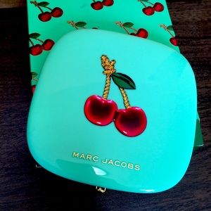 Marc Jacobs Omega Glaze all-over foil luminizer
